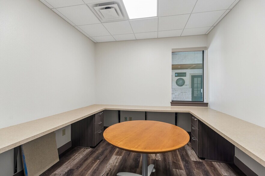 More Photos Of 4358 Lockhill Selma Rd, Shavano Park Medical For Lease