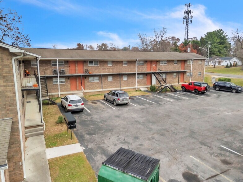 More Photos Of 211 Elyria Dr, Knoxville Apartments For Sale