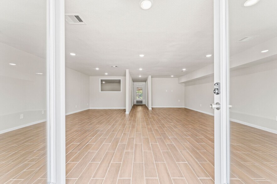 More Photos Of 6640 W Montgomery Rd, Houston Office For Sale