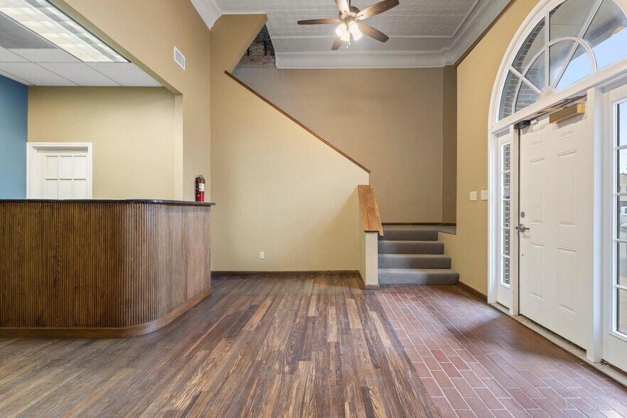 More Photos Of 111 S Travis St, Sherman Office For Sale