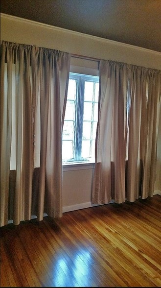 More Photos Of 137 S Ferry St, Schenectady Storefront Retail Residential For Lease