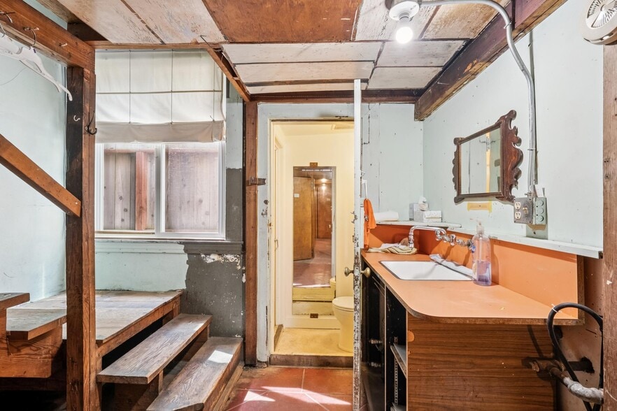 More Photos Of 700 10th Ave, San Francisco General Retail For Sale