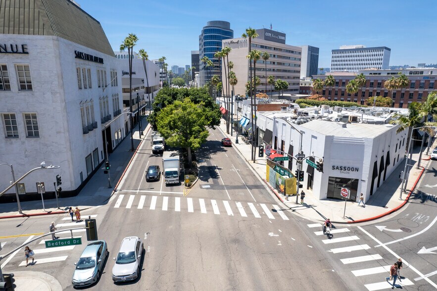 More Photos Of 9667-9675 Wilshire Blvd, Beverly Hills Restaurant For Lease