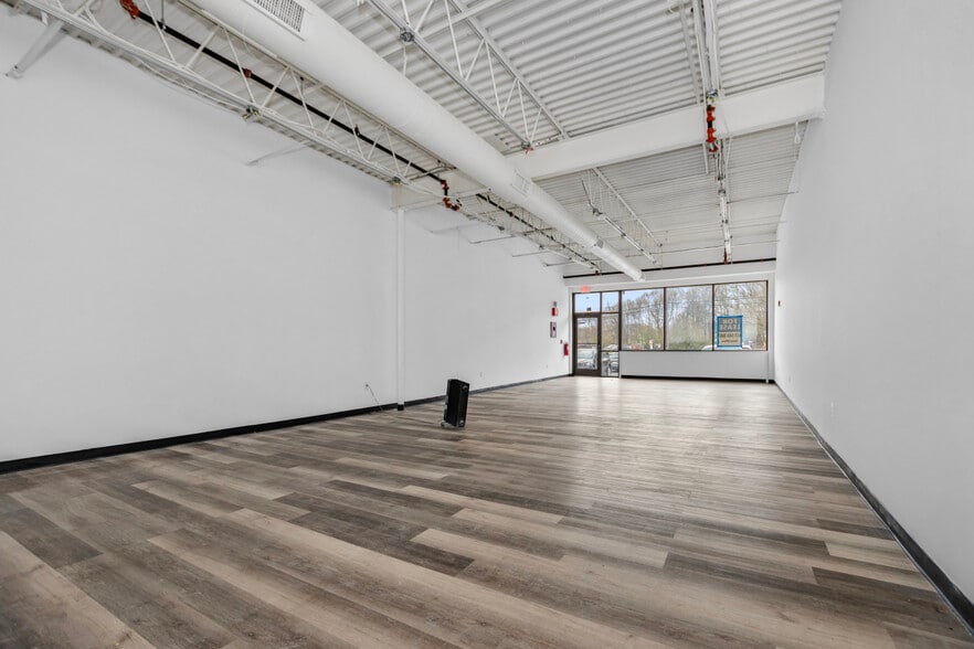 More Photos Of 34-44 Hamilton St, Saugus Freestanding For Lease