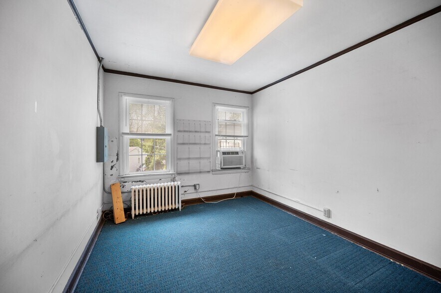 More Photos Of 16903 Fischer Rd, Cleveland Office For Sale