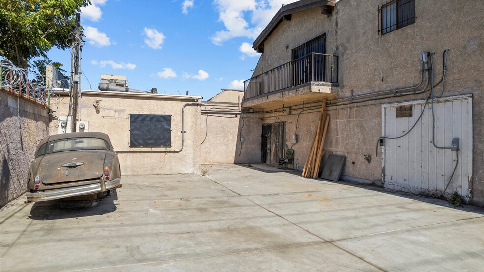 More Photos Of 9511 S San Pedro St, Los Angeles Office Residential For Sale