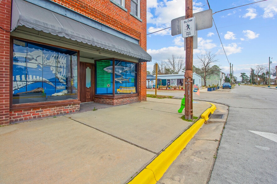 More Photos Of 470 N 4th St, Aurora Freestanding For Sale