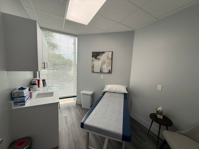 More Photos Of 2100 SE Ocean Blvd, Stuart Medical For Lease