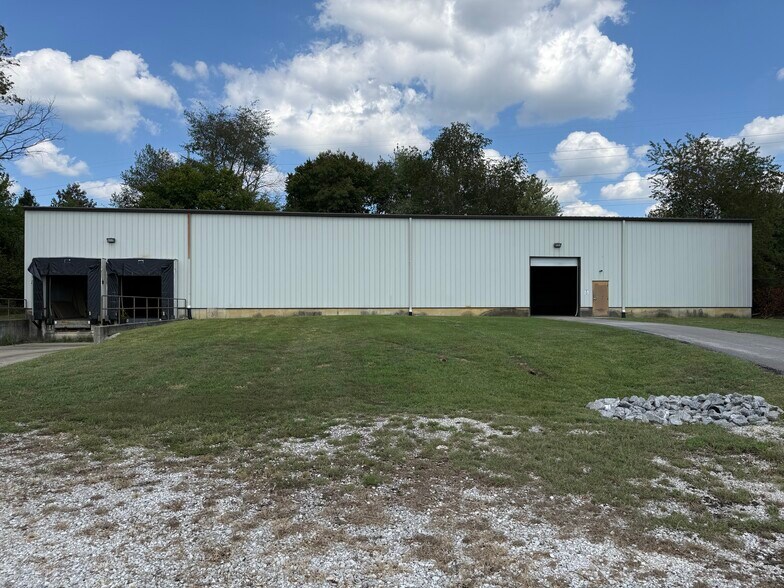 More Photos Of 209 Peterson Dr, Elizabethtown Warehouse For Lease