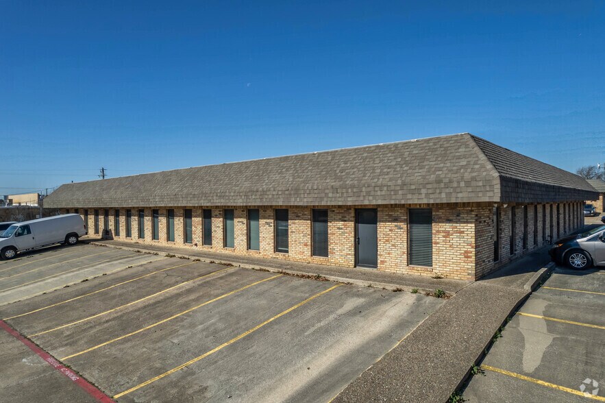 Primary Photo Of 1615 Dorchester Dr, Plano Office For Lease