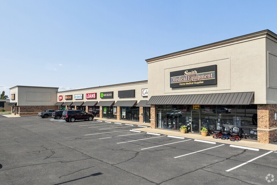 More Photos Of 601-617 S Broadway, Edmond General Retail For Lease