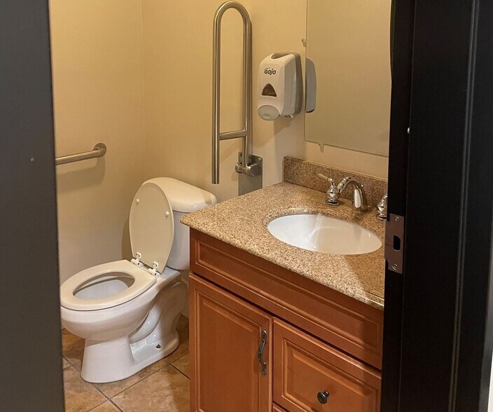 More Photos Of 898-900 Washington St, Norwood Medical For Lease