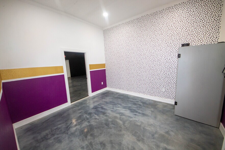 More Photos Of 4202 Canal St, Houston Freestanding For Lease