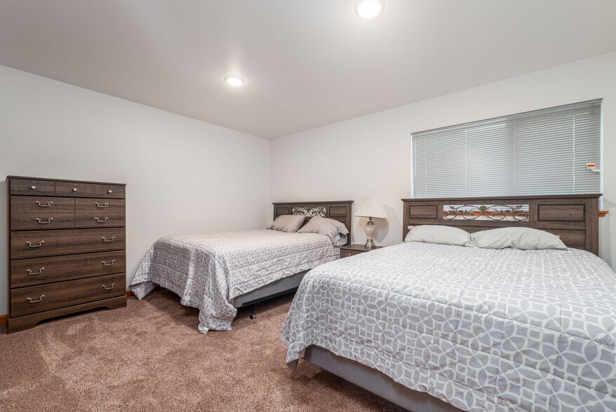 More Photos Of 400 JS Dr, Craig Flex For Sale