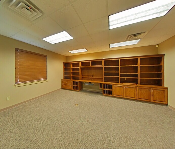 More Photos Of 1950 NE Loop 410, San Antonio Office For Sale