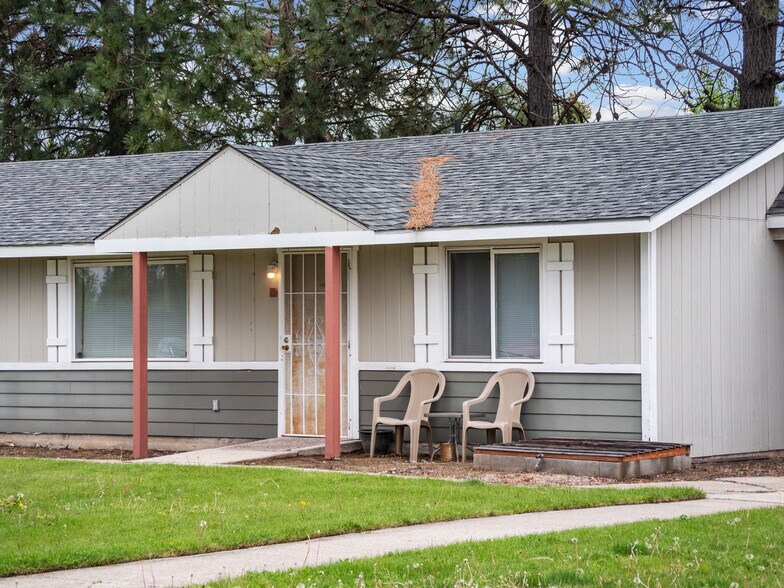 More Photos Of 25 N Airport Rd, Deer Park Apartments For Sale