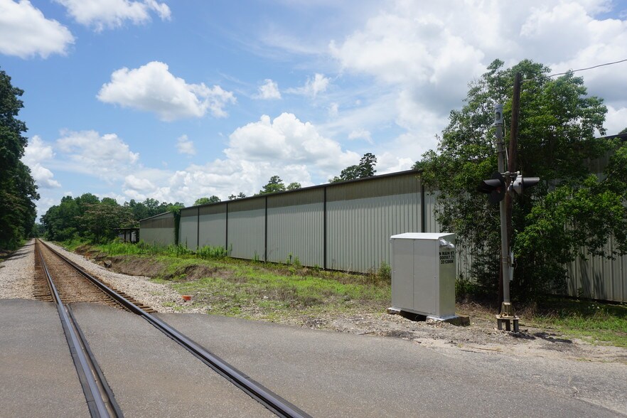 More Photos Of 403 N Main St, Evergreen Warehouse For Sale