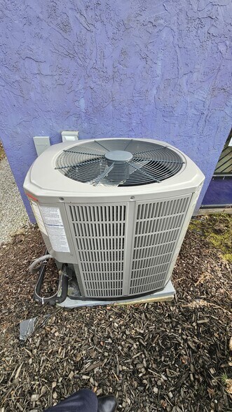 More Photos Of 380 E Main St, Milford Freestanding For Sale