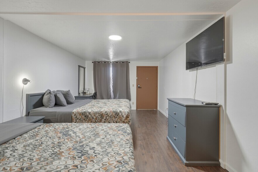 More Photos Of 311 E Main St, Vernal Hotel For Sale