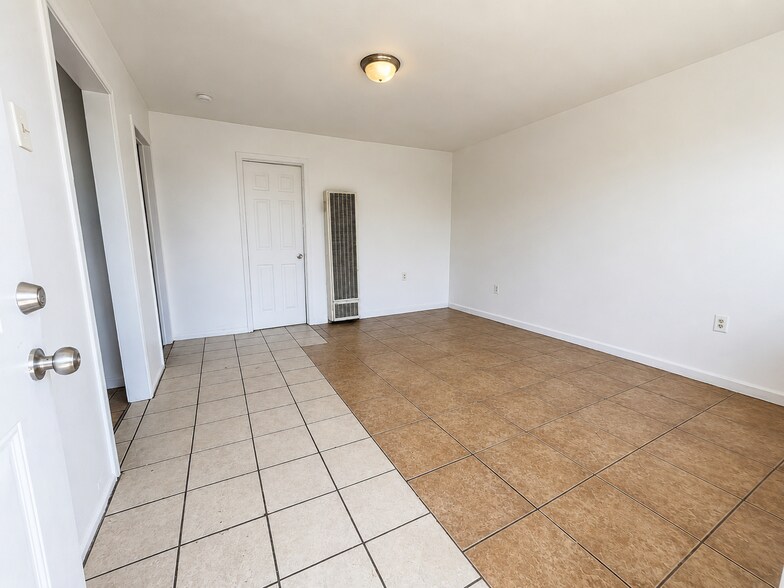 More Photos Of 1907 S J St, Bakersfield Multifamily For Sale