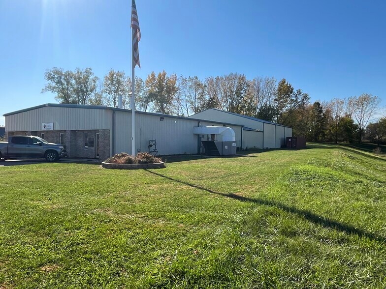 More Photos Of 1540 Genesis Dr, La Porte Service For Lease