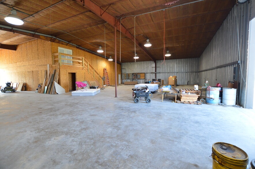 More Photos Of 982 County Road 979, Royse City Showroom For Lease