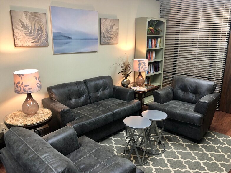 More Photos Of 222 Sidney Baker St S, Kerrville Office For Sale