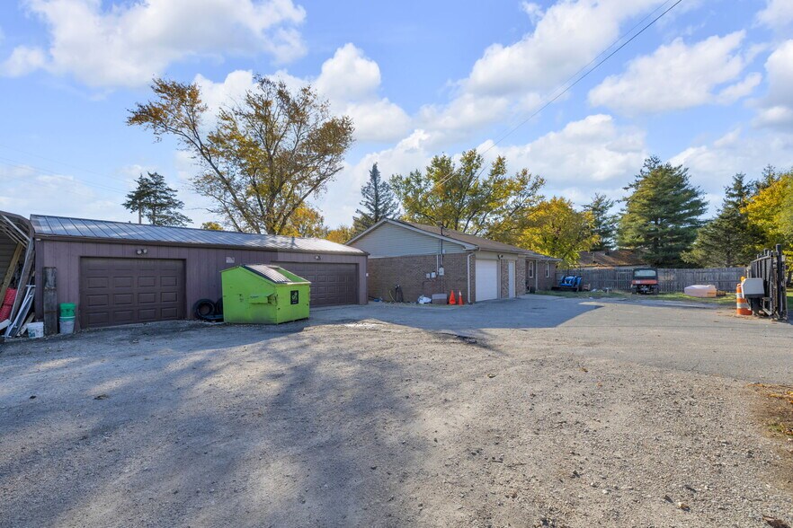 More Photos Of 7601 Milhouse Rd, Indianapolis Office For Sale