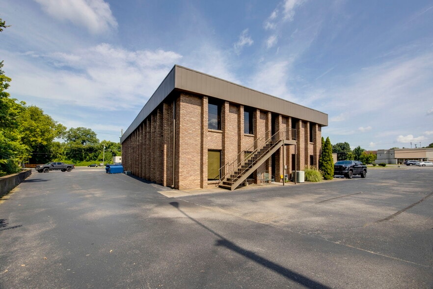 More Photos Of 7113 Peach Ct, Brentwood Medical For Lease