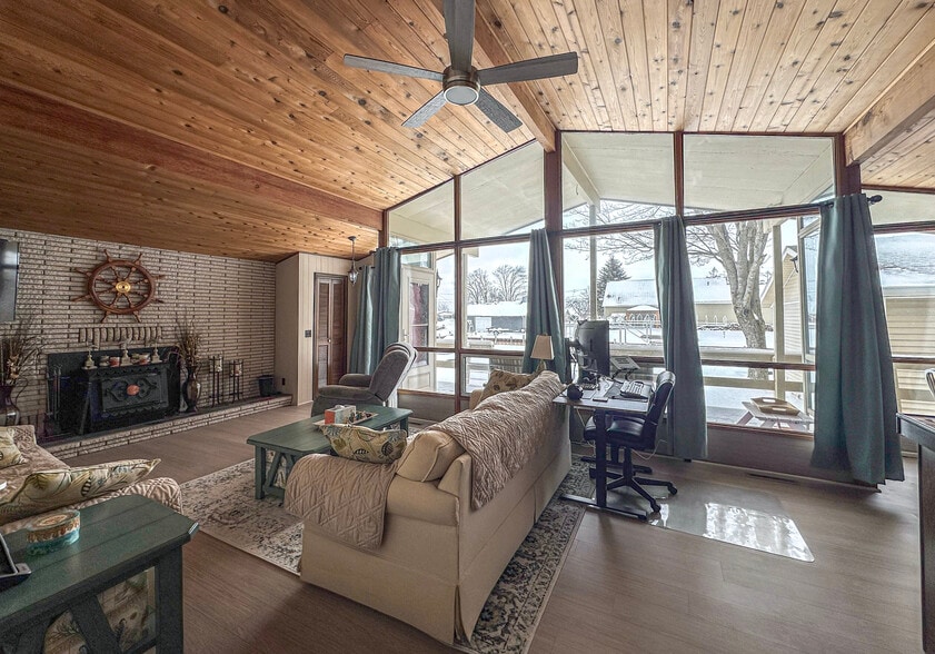 More Photos Of 752 W Faith St, Spruce Flex For Sale