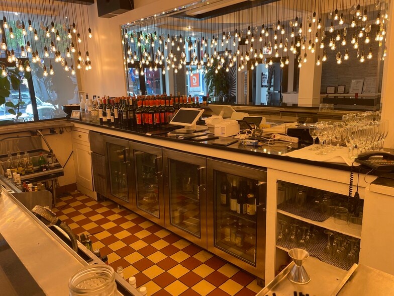 More Photos Of 10 W Hubbard St, Chicago Loft Creative Space For Lease