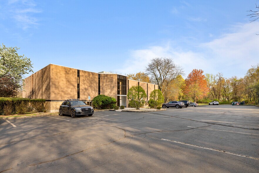 More Photos Of 19 Squadron Blvd, New City Office For Lease