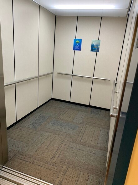 More Photos Of 1580 Mid Valley Dr, De Pere Office For Sale