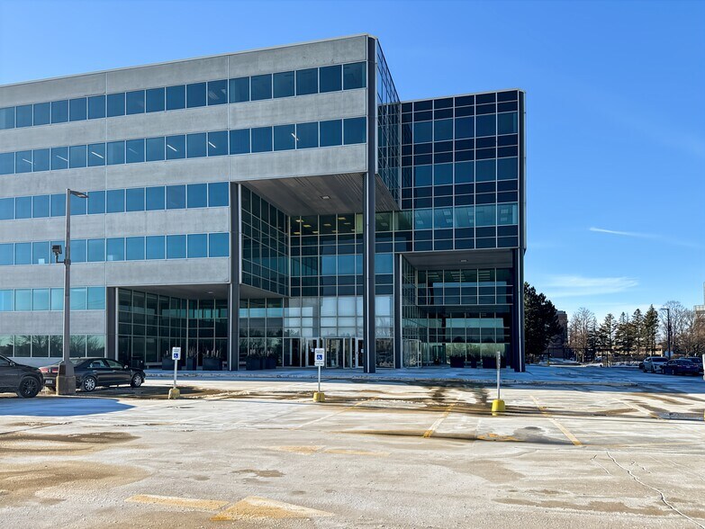 More Photos Of 1431 Opus Pl, Downers Grove Coworking Space