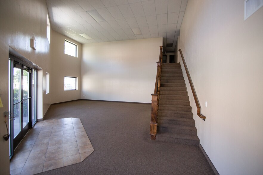 More Photos Of 1195 N Spring Creek Pl, Springville Showroom For Lease