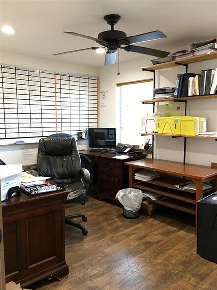 More Photos Of 302 E Milam St, Round Rock Office For Lease