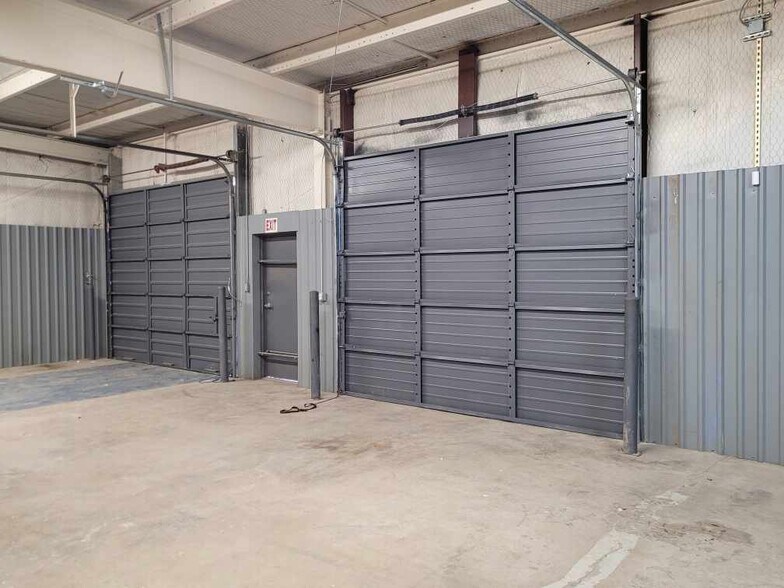 More Photos Of 2006 50th St, Lubbock Flex For Lease