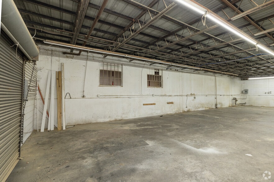 More Photos Of 3404 Moffett Rd, Mobile Distribution For Lease