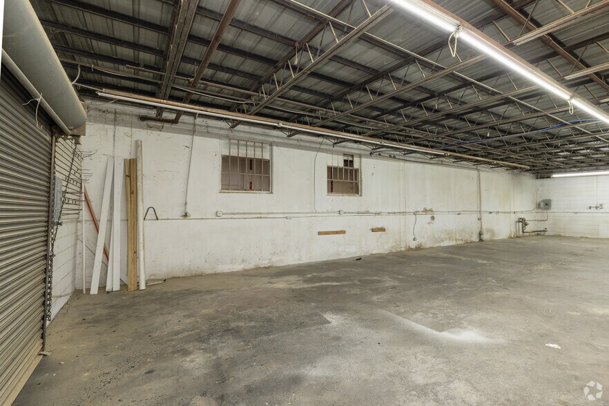 More Photos Of 3404 Moffett Rd, Mobile Distribution For Lease