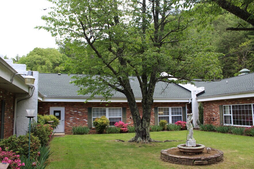 More Photos Of 67 Mountainbrook Rd, Asheville Assisted Living For Sale
