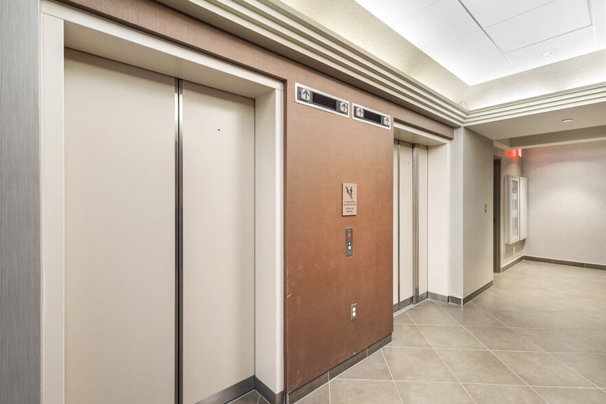 More Photos Of 555 W Crosstown Pky, Kalamazoo Office For Lease