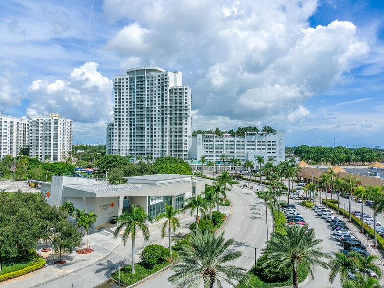 More Photos Of 1720 Harrison St, Hollywood Office Residential For Lease