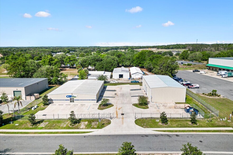 More Photos Of 1818 Greenleaf Ln, Leesburg Warehouse For Lease