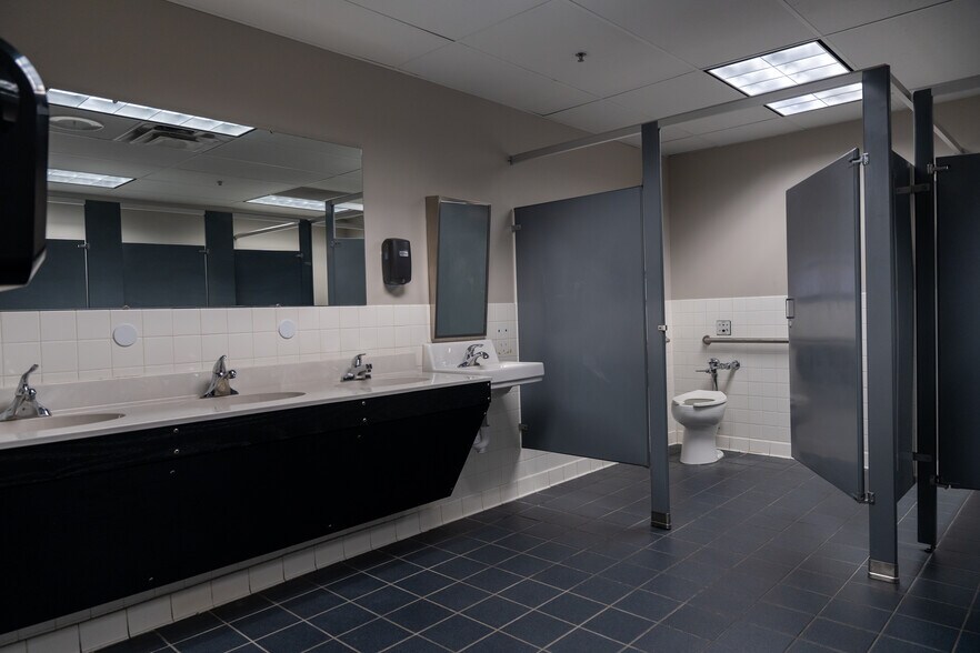 More Photos Of 500 Industrial Dr, Hamilton Industrial For Sale