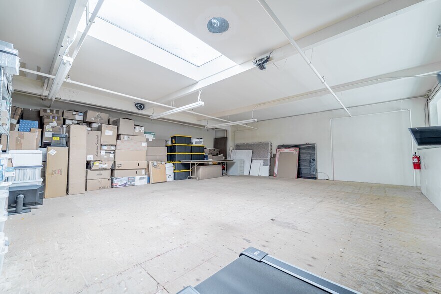 More Photos Of 1435 Huntington Ave, South San Francisco Showroom For Sale