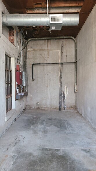 More Photos Of 221 6th St N, Texas City General Retail For Sale
