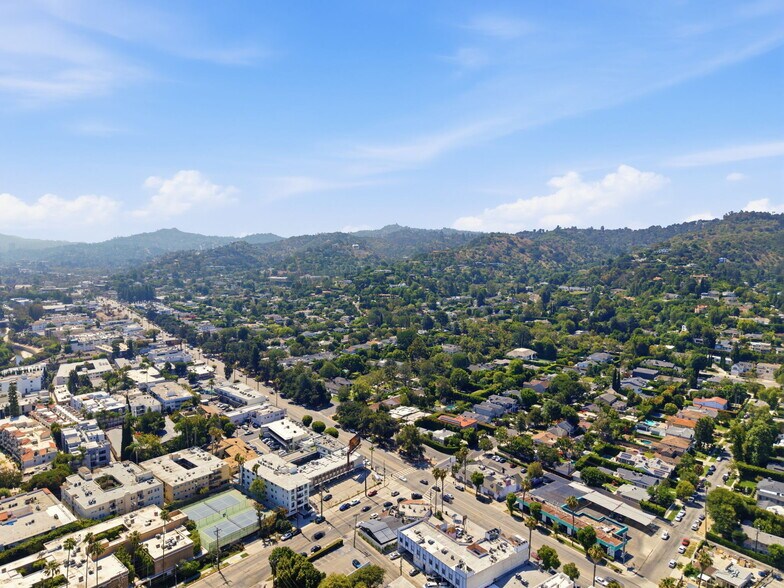 More Photos Of 13273 Ventura Blvd, Studio City Storefront Retail Office For Lease