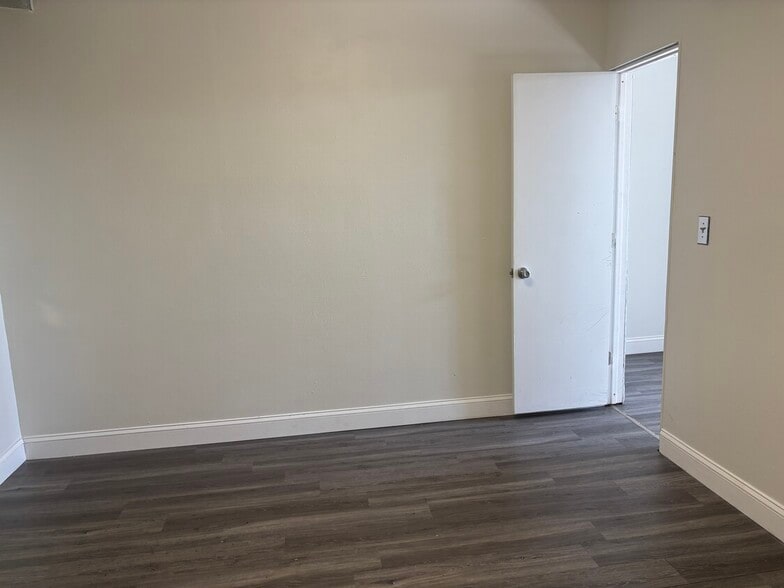 More Photos Of 1004 Reisterstown Rd, Pikesville Storefront Retail Office For Lease