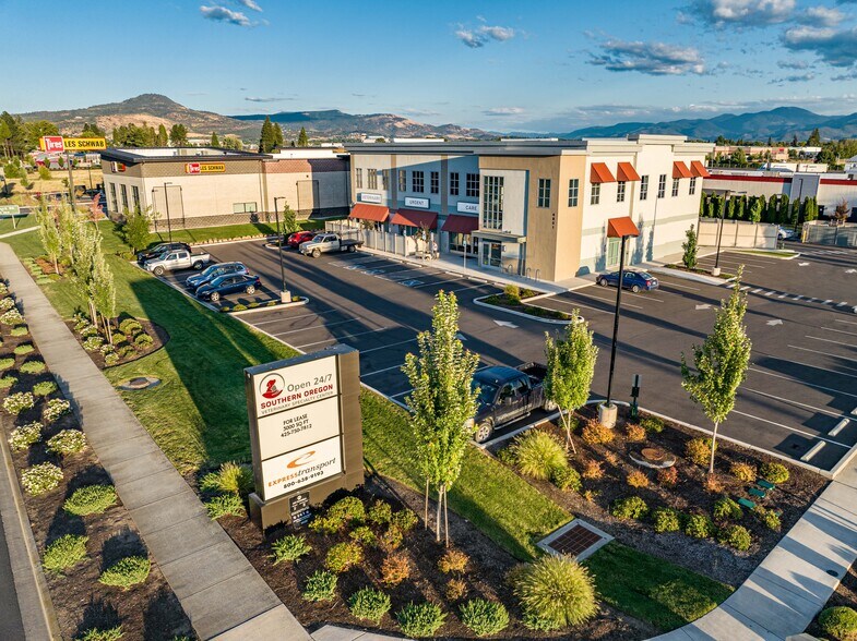 More Photos Of 4801 Biddle Rd, Central Point Office For Lease