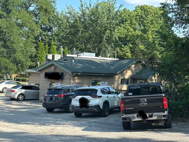 More Photos Of 25344 W Richmond Ave, Antioch Bar For Sale